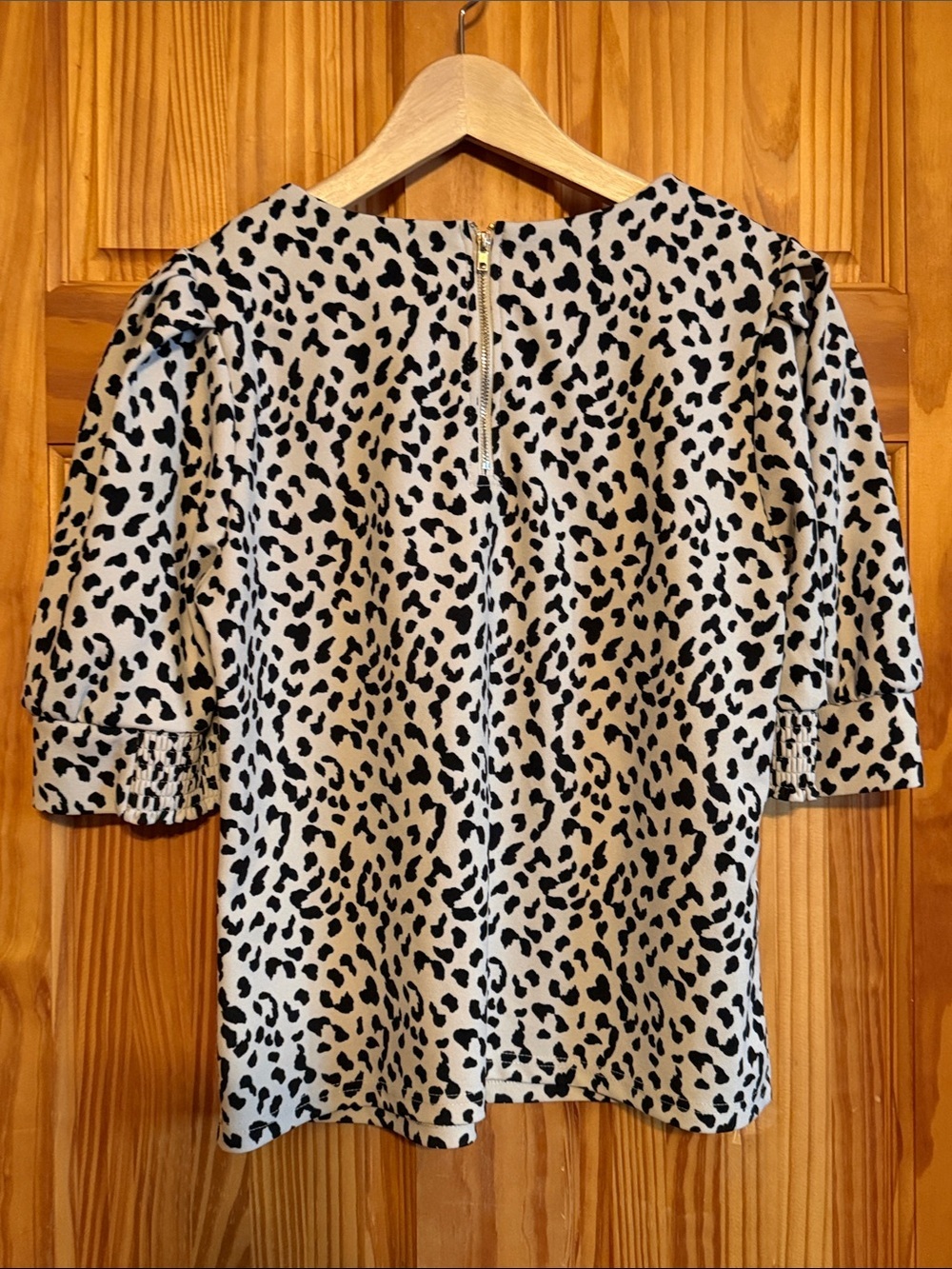 MELLODAY Black and White Leopard Puff Sleeve Blouse - Picture 7 of 11